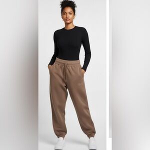 Nike High-Rise Oversized Fleece Women's Sweatpants Size Medium